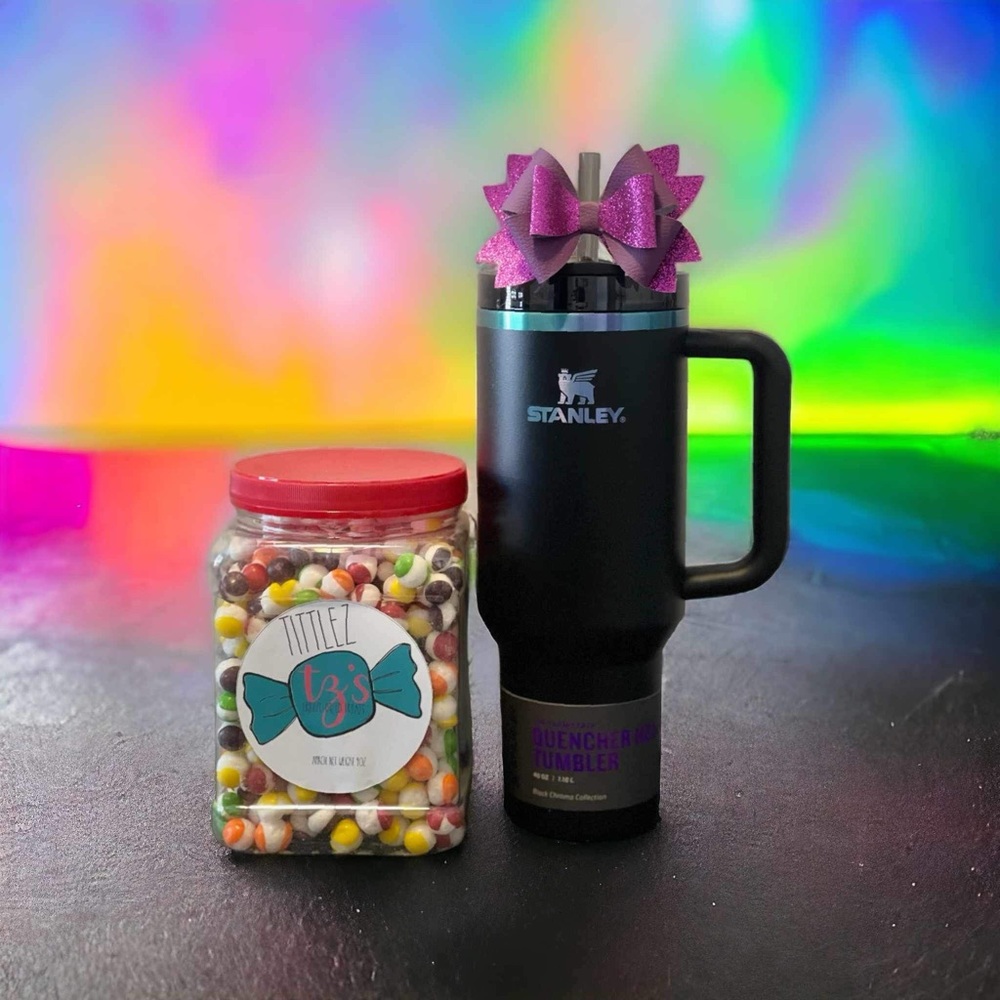 Black chroma 40 ounce Stanley, tub of freeze dried skittles 20oz